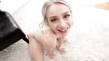 Молодая красотка трахается в домашнем порно и получает камшот на лицо