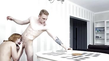 Женщина сняла парня на улице и трахнулась в любительском видео