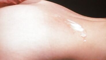 Трахнул женщину с волосатой киской и кончил на киску